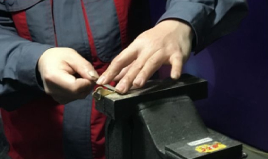 徒手配鑰匙、冰火焊鋼管……這些航天工匠們的超群技藝令人嘆服！