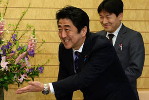 安倍，討來的達沃斯演講