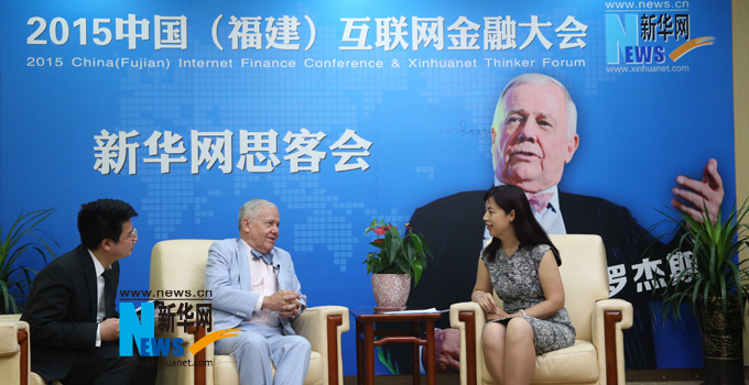羅杰斯接受新華網(wǎng)思客專訪。