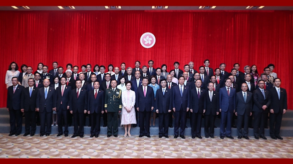 習近平會見香港特別行政區(qū)新任行政、立法、司法機構負責人