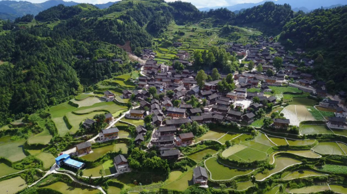 從貧困村到示范村，結(jié)對(duì)幫扶的“龍?zhí)翗颖?rdquo;是如何煉成的