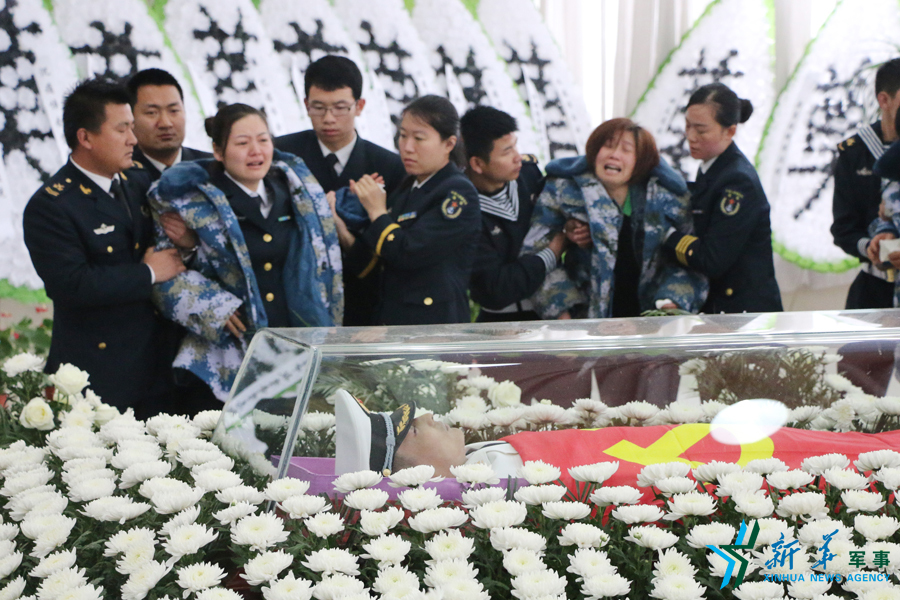 ↑資料圖片：張超烈士遺體告別儀式現(xiàn)場(chǎng)。