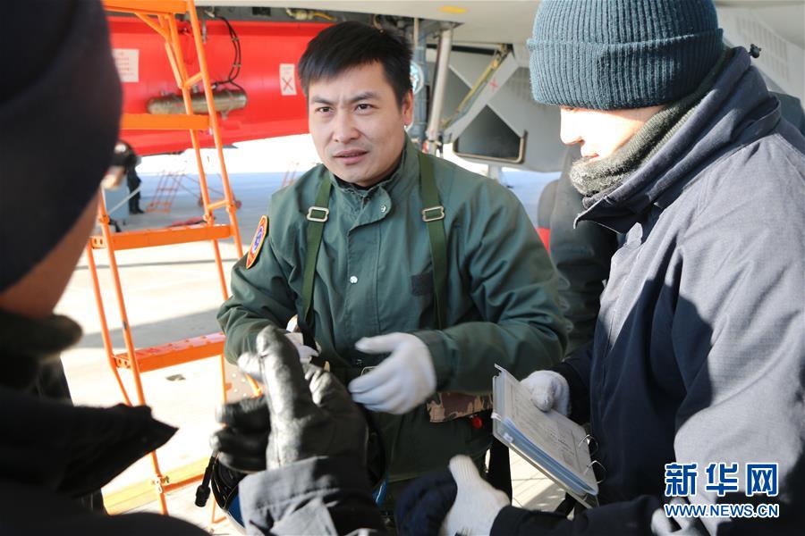 （建軍90周年·英雄·圖文互動）（2）聽，渤海灣有風(fēng)吹過來——追記海軍某艦載航空兵部隊一級飛行員張超