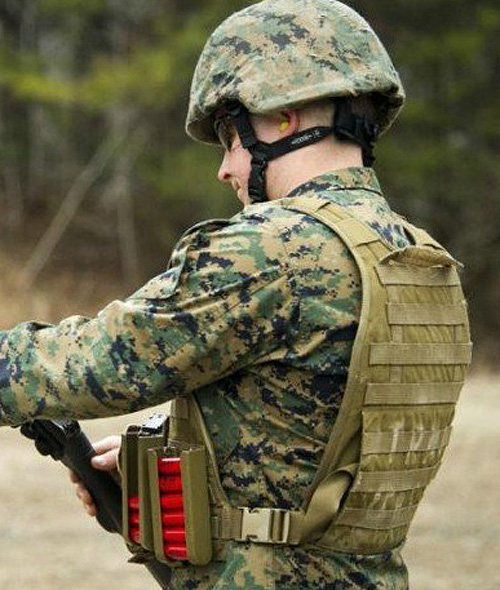 是電影還是現(xiàn)實？美軍陸戰(zhàn)隊士兵操大槍射擊練習