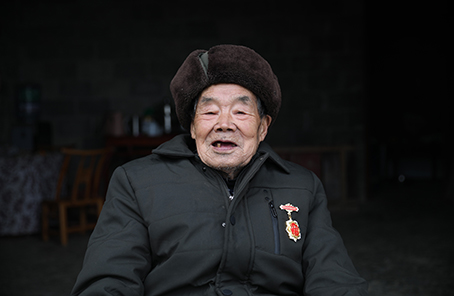 “死守陣地，決不能后退一寸”——記抗美援朝老兵黃忠茂