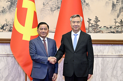 李希同越共中央政治局委員、中央書記處書記、中央檢查委員會主任陳錦繡舉行會談