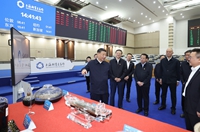 習(xí)近平在上?？疾?返京途中在江蘇鹽城考察