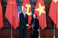 蔡奇同越共中央政治局委員、中央書記處常務(wù)書記張氏梅舉行會談
