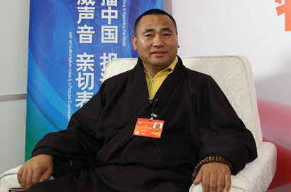 全國政協委員東寶仲巴·呼圖克圖做客新華網、中國政府網兩會訪談