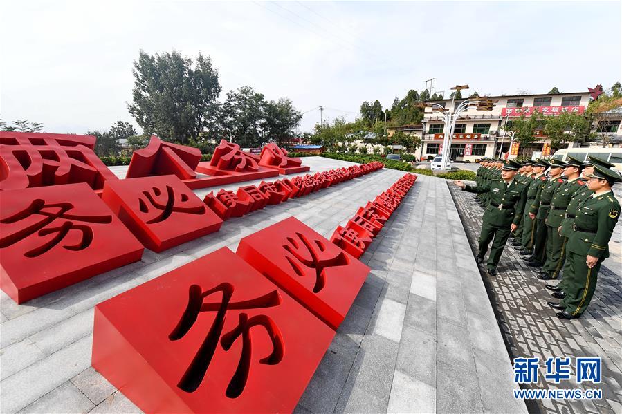 （十九大時光·圖文互動）（1）全面從嚴(yán)治黨，以更高能力和水平引領(lǐng)新時代——來自基層蹲點(diǎn)現(xiàn)場的報(bào)道