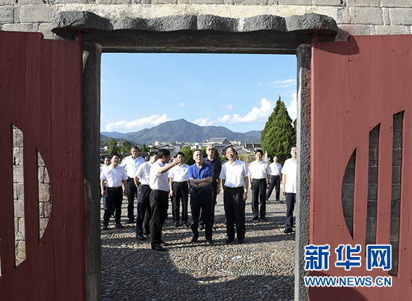 9月24日至26日，中共中央政治局常委、中央紀(jì)委書記王岐山在福建調(diào)研。這是9月24日，王岐山在上杭縣古田鎮(zhèn)參觀古田會議會址。新華社記者張鐸攝