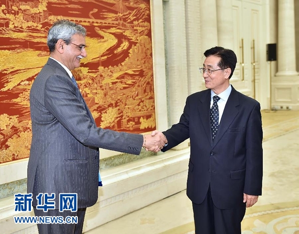 5月9日，中共中央書記處書記、中央紀(jì)委副書記趙洪祝在北京會(huì)見印度中央監(jiān)察委員會(huì)主席喬杜里。 新華社記者 李濤 攝