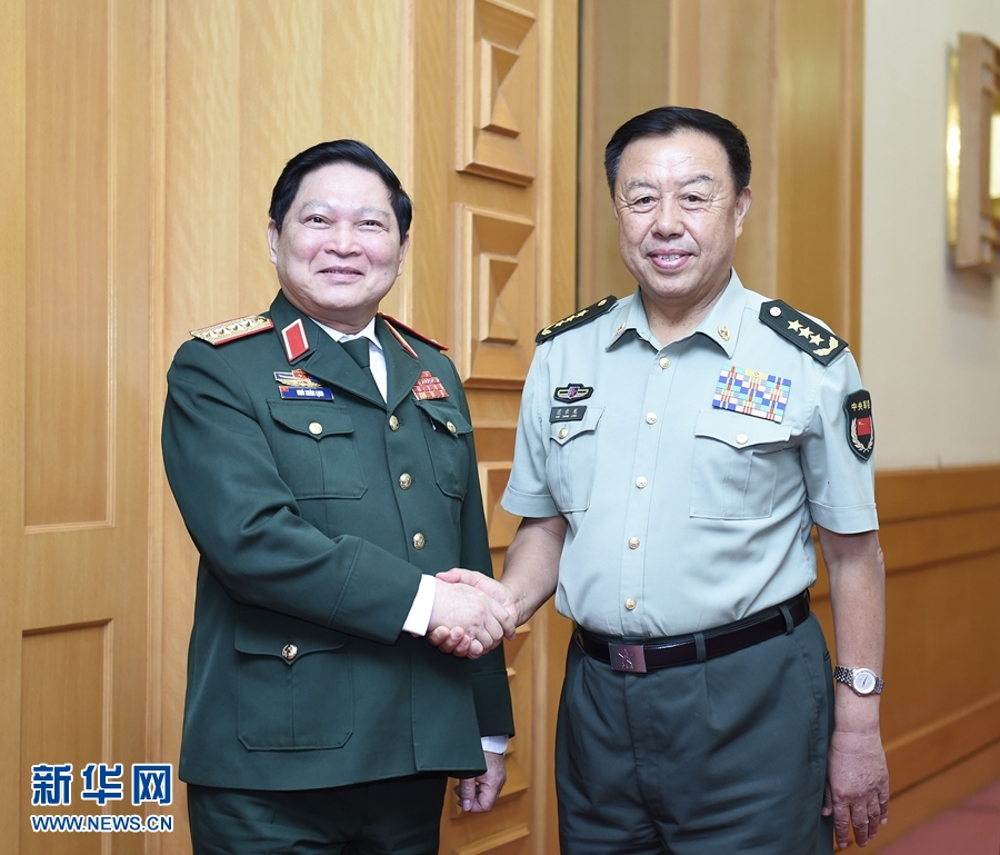 8月29日，中共中央政治局委員、中央軍委副主席范長龍在北京會見越南共產(chǎn)黨中央政治局委員、國防部長吳春歷。 新華社記者張領(lǐng)攝