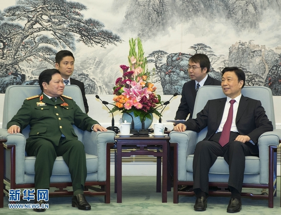 8月29日，中共中央政治局委員、國家副主席李源潮在北京會見越南共產(chǎn)黨中央政治局委員、國防部長吳春歷。 新華社記者丁林?jǐn)z