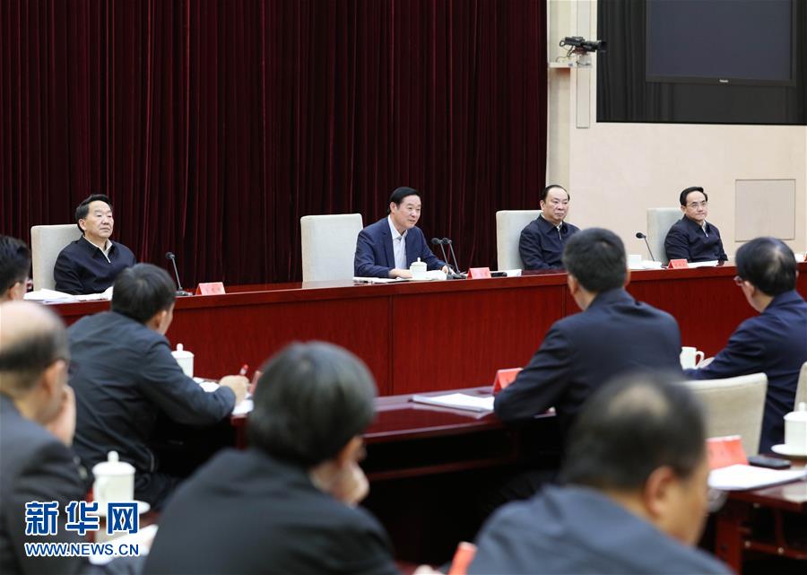  2月17日，在習近平總書記主持召開黨的新聞輿論工作座談會并發(fā)表重要講話一周年之際，中宣部在北京召開2017年新聞戰(zhàn)線“新春走基層”活動座談會。中共中央政治局委員、中央書記處書記、中宣部部長劉奇葆出席會議并講話。新華社記者 王曄 攝
