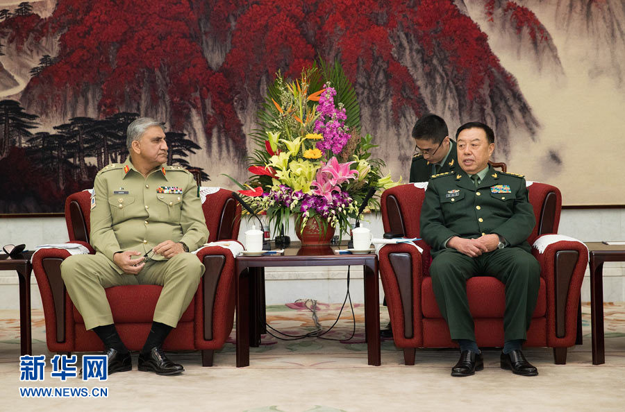  3月16日，中央軍委副主席范長龍會見來訪的巴基斯坦陸軍參謀長巴杰瓦。   新華社記者琚振華攝