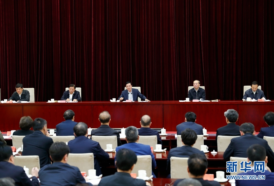 4月13日，中央宣傳部、中央政法委在北京召開貫徹落實《關于進一步把社會主義核心價值觀融入法治建設的指導意見》電視電話會議。中共中央政治局委員、中央書記處書記、中宣部部長劉奇葆出席會議并講話。新華社記者丁海濤攝