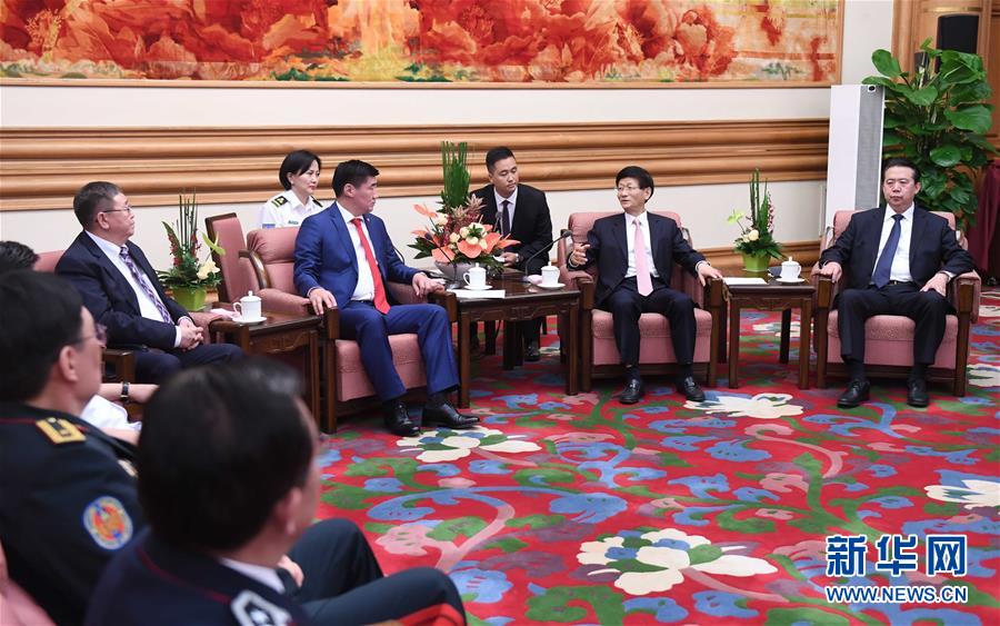 5月8日，中共中央政治局委員、中央政法委書記孟建柱在北京中南海會見蒙古國法律內務部部長賓巴朝格特。 新華社記者 張鐸 攝