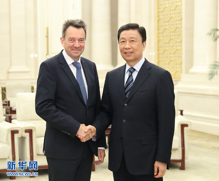 5月15日，國家副主席、中國紅十字會(huì)名譽(yù)會(huì)長李源潮在北京會(huì)見來華出席“一帶一路”國際合作高峰論壇的紅十字國際委員會(huì)主席莫雷爾。新華社記者 王曄 攝