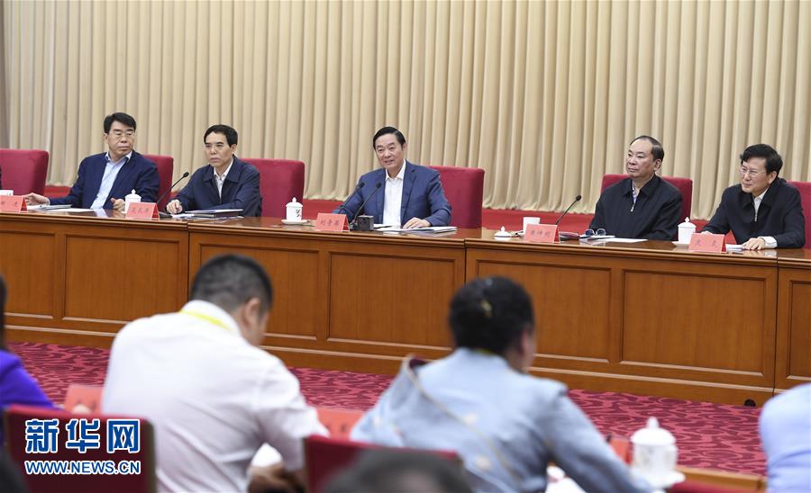 5月18日，中共中央政治局委員、中央書記處書記、中宣部部長(zhǎng)劉奇葆在北京出席紀(jì)念新華書店成立80周年座談會(huì)并講話。 新華社記者 張領(lǐng) 攝