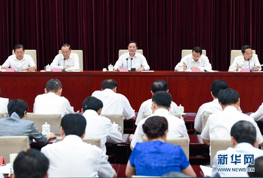 7月28日，中宣部在北京召開全國宣傳部長專題工作會議，學(xué)習(xí)貫徹習(xí)近平總書記在省部級主要領(lǐng)導(dǎo)干部專題研討班上的重要講話精神。中共中央政治局委員、中央書記處書記、中宣部部長劉奇葆出席會議并講話。新華社記者張領(lǐng)攝