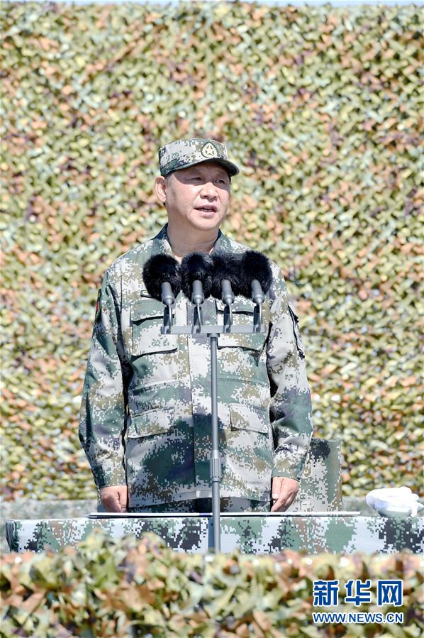 7月30日上午，慶祝中國人民解放軍建軍90周年閱兵在朱日和聯(lián)合訓(xùn)練基地隆重舉行。中共中央總書記、國家主席、中央軍委主席習(xí)近平檢閱部隊并發(fā)表重要講話。新華社記者 蘭紅光攝