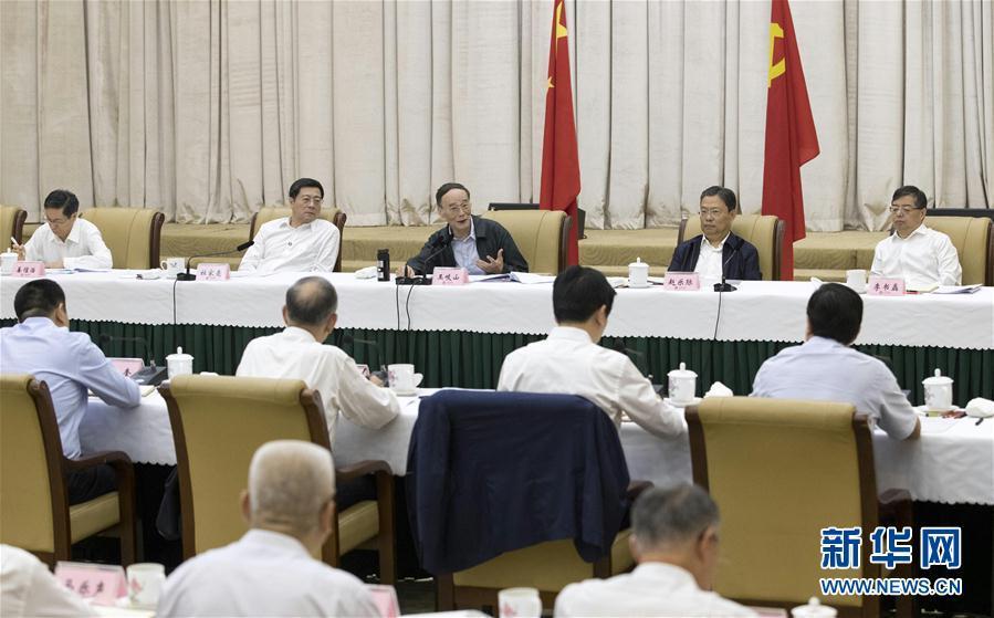 9月3日至5日，中共中央政治局常委、中央紀(jì)委書記、中央巡視工作領(lǐng)導(dǎo)小組組長王岐山在湖南省調(diào)研并主持召開巡察工作座談會(huì)。這是9月4日，王岐山在長沙主持召開巡察工作座談會(huì)。新華社記者 王曄 攝
