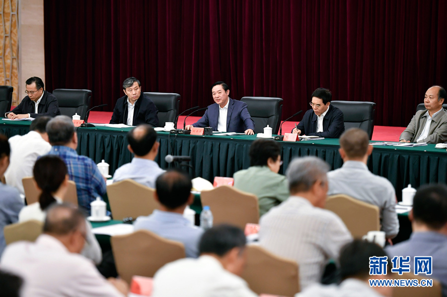 9月7日，中共中央政治局委員、中央書記處書記、中宣部部長(zhǎng)劉奇葆在北京出席全國(guó)電視劇工作座談會(huì)并講話。 新華社記者 燕雁 攝

