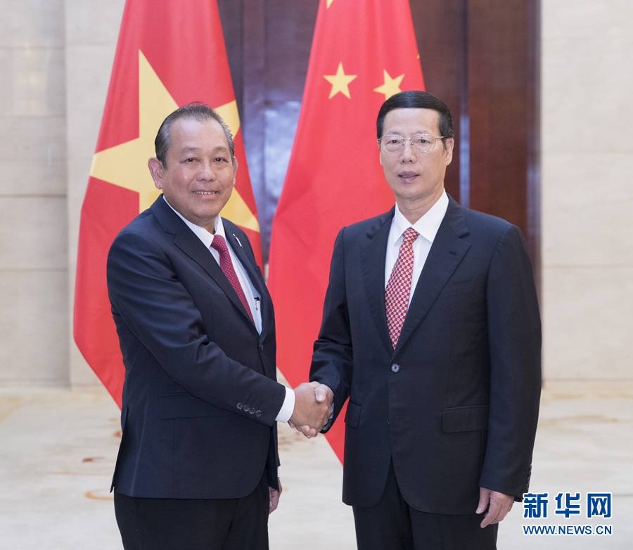  9月11日，中共中央政治局常委、國(guó)務(wù)院副總理張高麗在廣西南寧會(huì)見(jiàn)前來(lái)出席第十四屆中國(guó)－東盟博覽會(huì)和中國(guó)－東盟商務(wù)與投資峰會(huì)的越南常務(wù)副總理張和平。新華社記者王曄攝