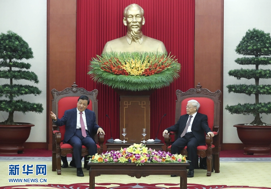 應(yīng)越南共產(chǎn)黨邀請，中共中央政治局常委、中央書記處書記劉云山9月18日至19日對越南進行正式訪問。這是9月18日，劉云山在河內(nèi)會見越共中央總書記阮富仲。 新華社記者 龐興雷 攝