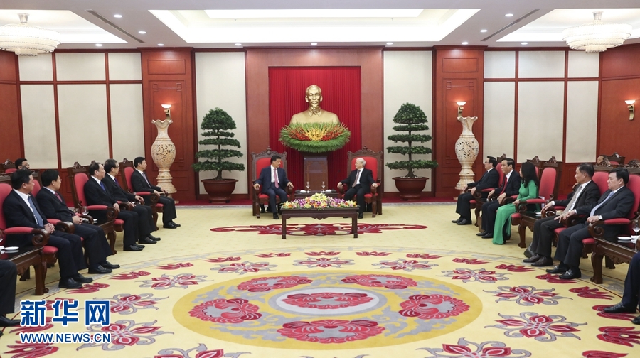 應(yīng)越南共產(chǎn)黨邀請，中共中央政治局常委、中央書記處書記劉云山9月18日至19日對越南進行正式訪問。這是9月18日，劉云山在河內(nèi)會見越共中央總書記阮富仲。 新華社記者 龐興雷 攝
