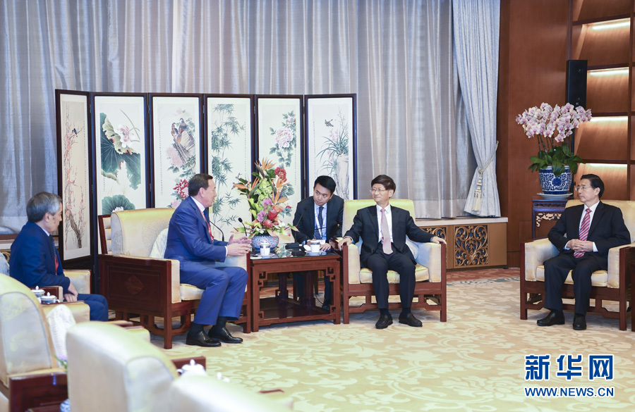 9月26日，中共中央政治局委員、中央政法委書記孟建柱在北京會(huì)見(jiàn)來(lái)華出席國(guó)際刑警組織第86屆全體大會(huì)的哈薩克斯坦內(nèi)務(wù)部長(zhǎng)卡西莫夫。國(guó)務(wù)委員、公安部部長(zhǎng)郭聲琨參加有關(guān)會(huì)見(jiàn)。新華社記者 張領(lǐng) 攝