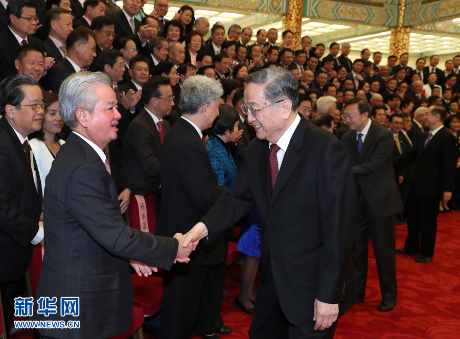 9月28日，中共中央政治局常委、全國政協(xié)主席俞正聲在北京會見出席中國海外交流協(xié)會第六次會員大會的全體代表，并發(fā)表講話。 新華社記者 龐興雷 攝
