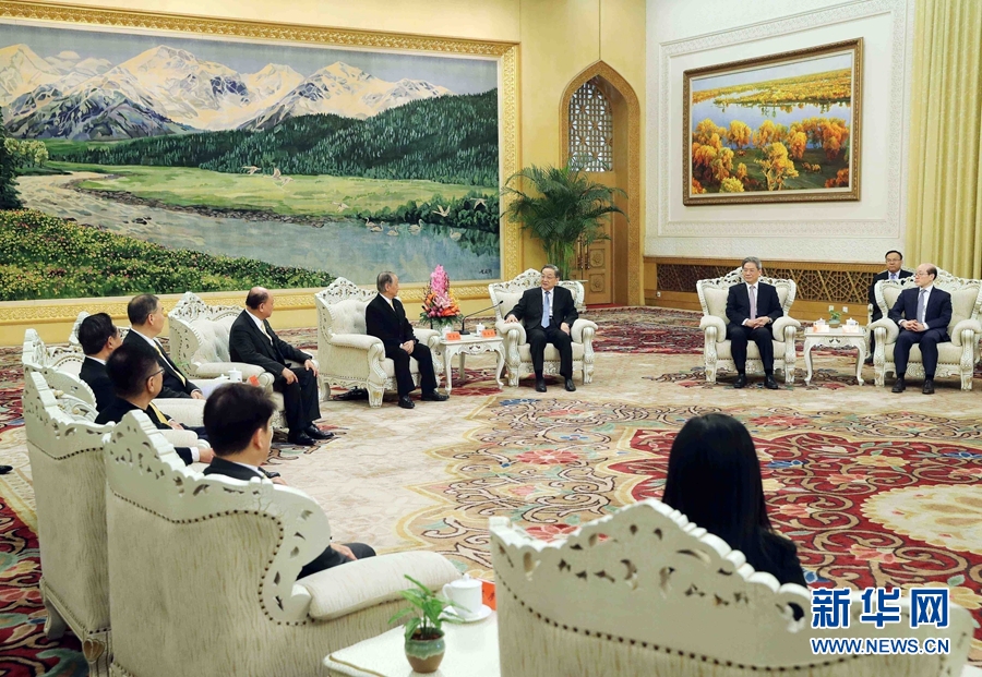 12月11日，全國(guó)政協(xié)主席俞正聲在北京人民大會(huì)堂會(huì)見(jiàn)新黨主席郁慕明率領(lǐng)的新黨大陸訪問(wèn)團(tuán)。 新華社記者 劉衛(wèi)兵 攝