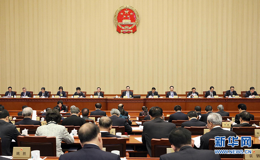 12月23日，十二屆全國人大常委會第三十一次會議在北京人民大會堂舉行第二次全體會議。張德江委員長出席。 新華社記者劉衛(wèi)兵攝
