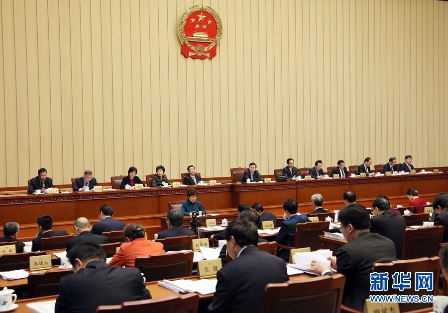 12月24日，十二屆全國(guó)人大常委會(huì)第三十一次會(huì)議在北京人民大會(huì)堂舉行第三次全體會(huì)議。張德江委員長(zhǎng)出席會(huì)議。新華社記者 劉衛(wèi)兵 攝