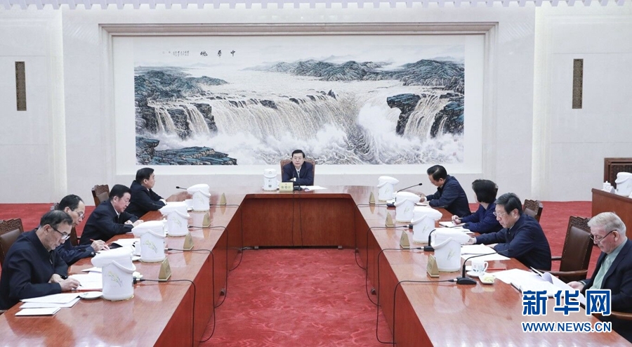 1月22日，中共十二屆全國(guó)人大常委會(huì)黨組在北京召開(kāi)會(huì)議，認(rèn)真學(xué)習(xí)領(lǐng)會(huì)習(xí)近平總書(shū)記在黨的十九屆二中全會(huì)上的重要講話精神，研究全國(guó)人大常委會(huì)貫徹落實(shí)全會(huì)精神、做好憲法修改相關(guān)工作。全國(guó)人大常委會(huì)委員長(zhǎng)、常委會(huì)黨組書(shū)記張德江主持會(huì)議并講話。新華社記者 丁林 攝