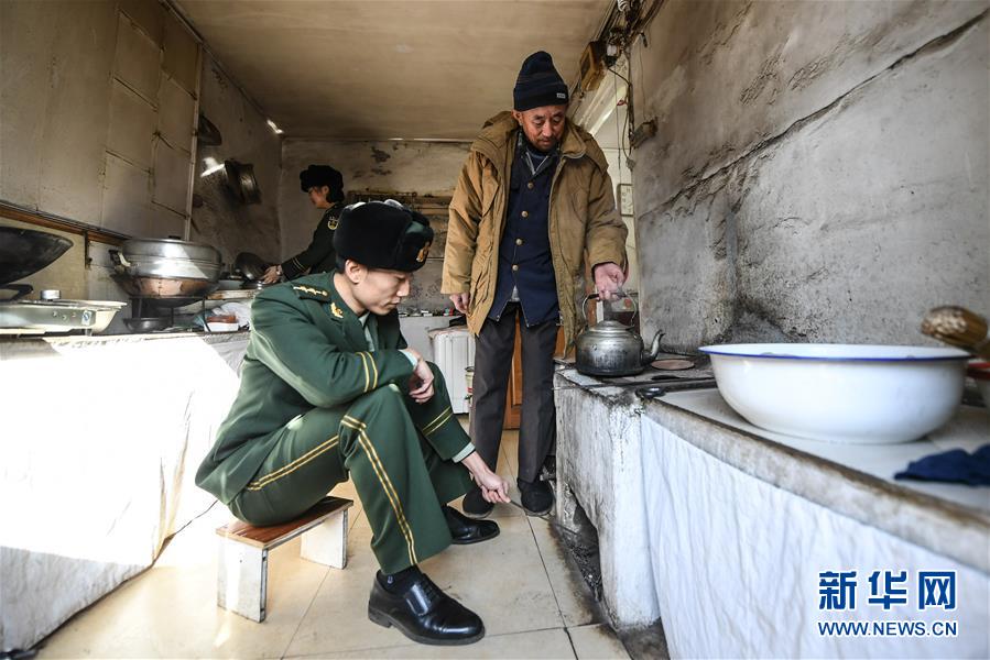(新春走基層)(3)寒冬為貧困戶(hù)送溫暖