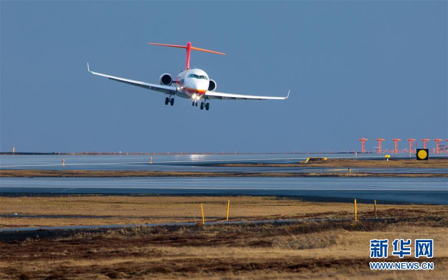 （經(jīng)濟(jì)）（2）國(guó)產(chǎn)支線(xiàn)飛機(jī)ARJ21噴氣客機(jī)完成冰島大側(cè)風(fēng)試飛