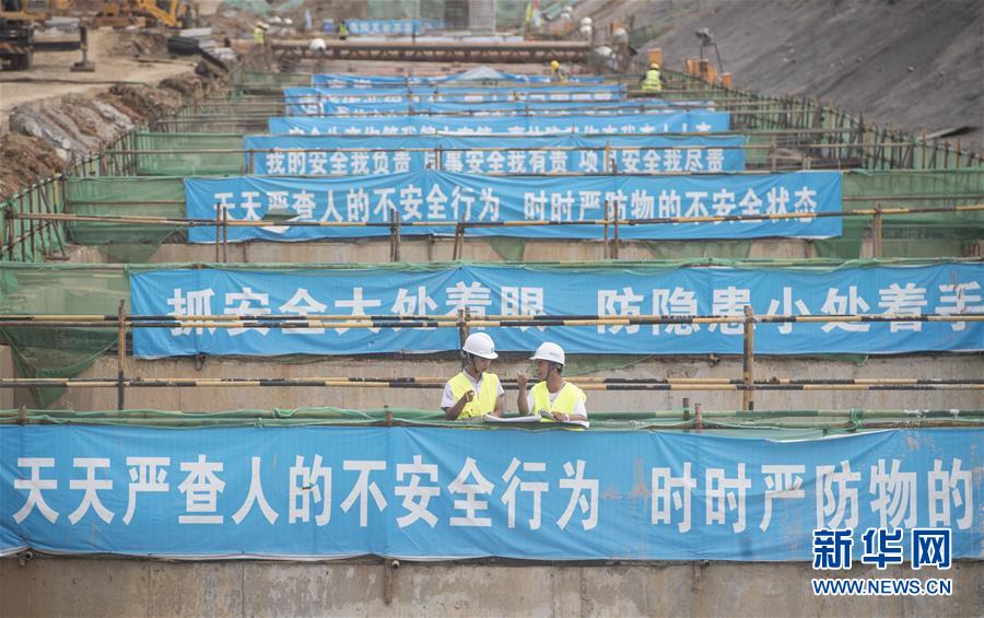 （新時代奮斗者·圖文互動）（3）當一群“90后”與工地相遇——記奮戰(zhàn)在軍運會工地上的90后新農民工