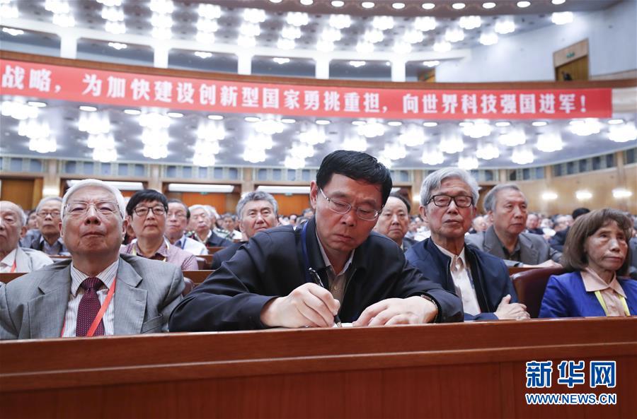 （新華全媒頭條·圖文互動）（4）向著建設(shè)世界科技強(qiáng)國的偉大目標(biāo)奮勇前進(jìn)！——習(xí)近平總書記在兩院院士大會上的重要講話引起熱烈反響之一 