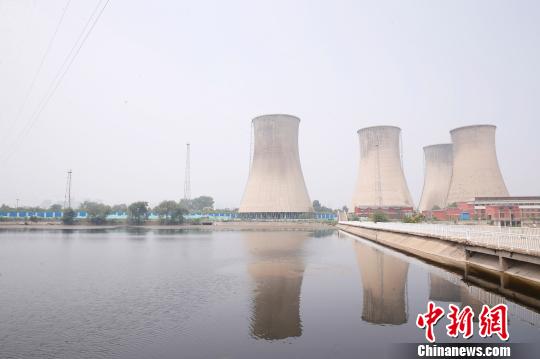 按照規(guī)劃，位于首鋼園區(qū)內(nèi)的滑雪大跳臺建成后將成為世界首例永久保留和使用的單板大跳臺場地。圖為單板大跳臺選址所在地。　韓海丹 攝