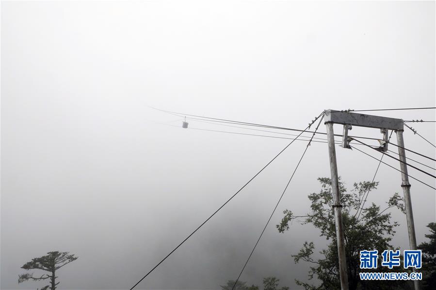 （圖文互動）（8）特寫：“八一”禮物，飛向云端哨所