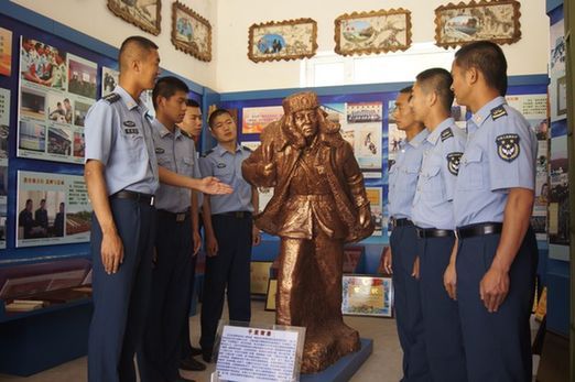 【網(wǎng)絡(luò)媒體國防行】軍中小能手！漠河雷達(dá)站里，別樣軍旅文化生活讓人“驚艷”