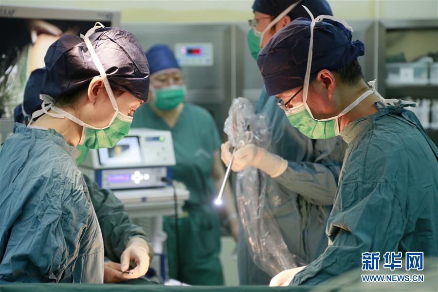 （圖文互動）（1）中國首個移植子宮內孕育寶寶在西京醫(yī)院出生