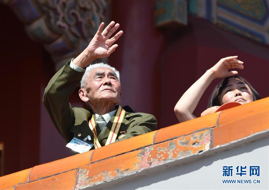 （新華全媒頭條·強軍思想引領(lǐng)新征程·圖文互動）（3）那一刻，我們光榮接受檢閱
