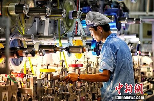 圖為江蘇鹽城一家企業(yè)內(nèi)的生產(chǎn)景象。<a target='_blank' ><p  align=