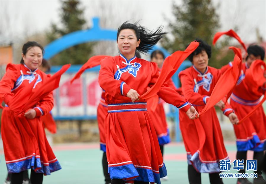 （壯麗70年·奮斗新時代·圖文互動）（1）情同一家，守望相助，共奔小康——內蒙古興安盟巴彥敖包嘎查民族團結見聞