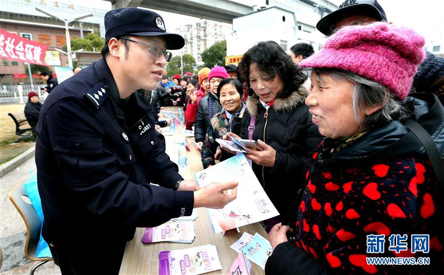 （新華全媒頭條·圖文互動）（7）擔(dān)負(fù)起護航新時代中國特色社會主義的崇高使命——黨的十八大以來公安工作述評