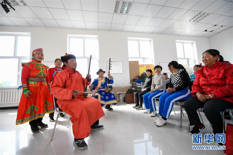 （新華全媒頭條·圖文互動）（1）讓各民族手足相親守望相助——以習(xí)近平同志為核心的黨中央關(guān)心少數(shù)民族和民族工作紀(jì)實